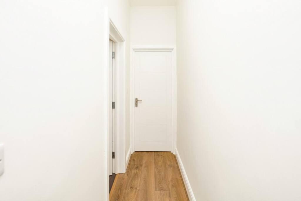 Newly Renovated Modern 4 Bed 3 Bath Apartment لندن المظهر الخارجي الصورة